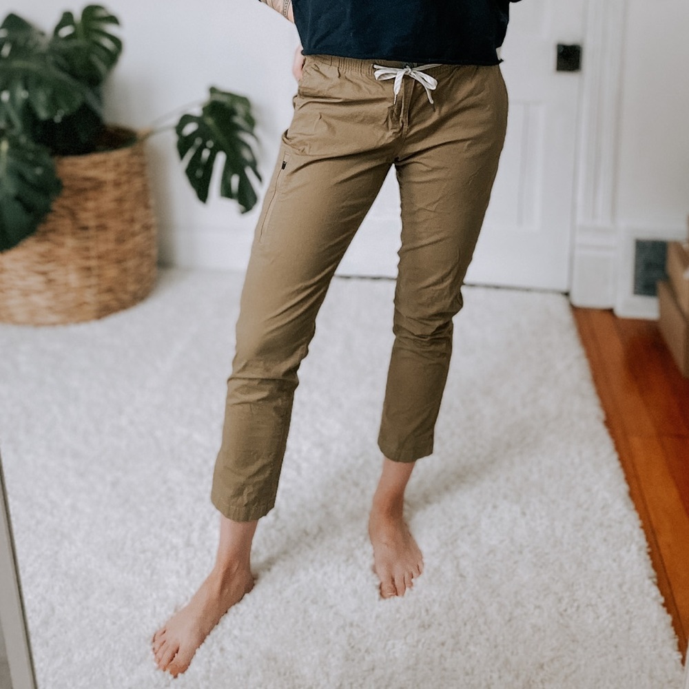 Vuori rip stop pants ripstop khaki color brown size medium. Like new